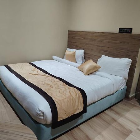 Bahraich The Velvet Sky Hotel & Resort מראה חיצוני תמונה