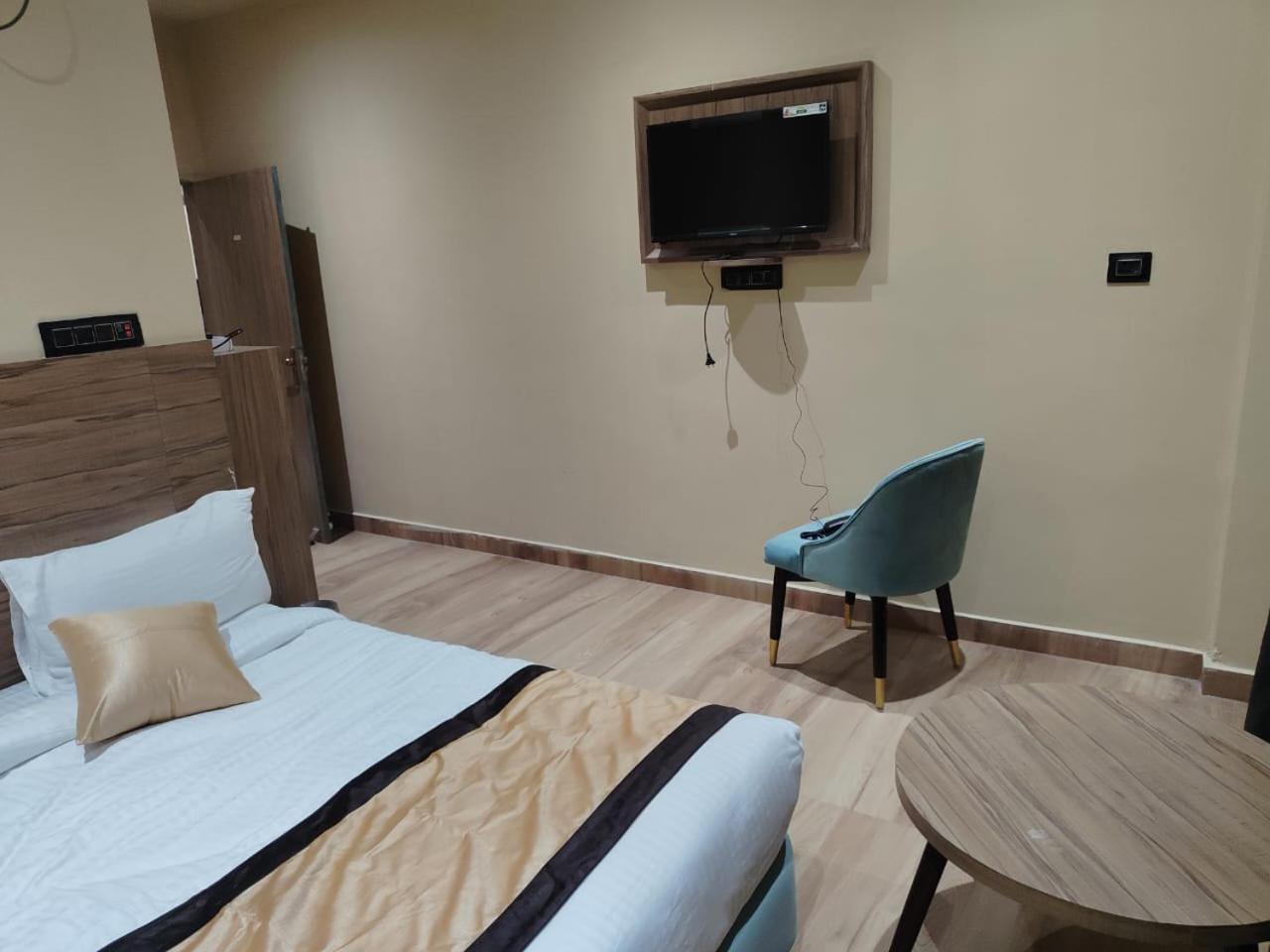 Bahraich The Velvet Sky Hotel & Resort מראה חיצוני תמונה