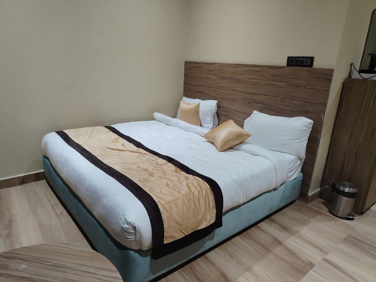 Bahraich The Velvet Sky Hotel & Resort מראה חיצוני תמונה