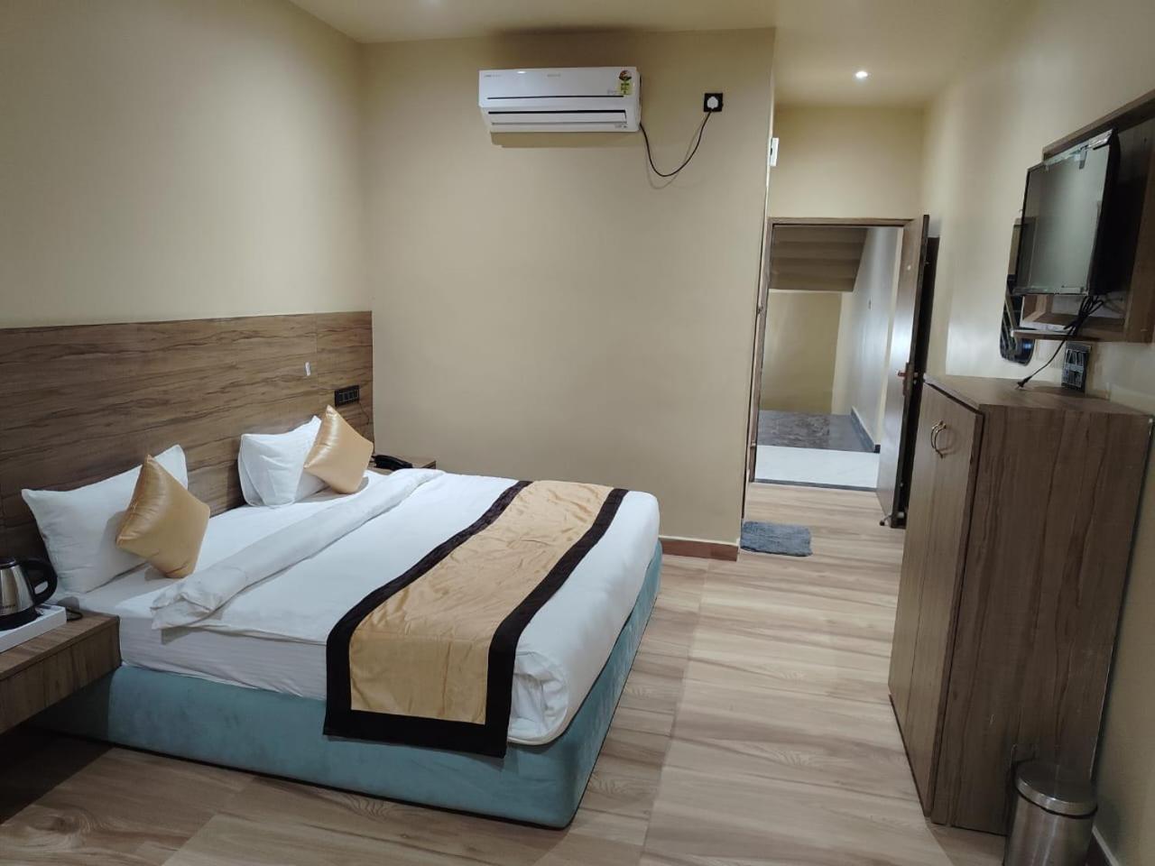 Bahraich The Velvet Sky Hotel & Resort מראה חיצוני תמונה