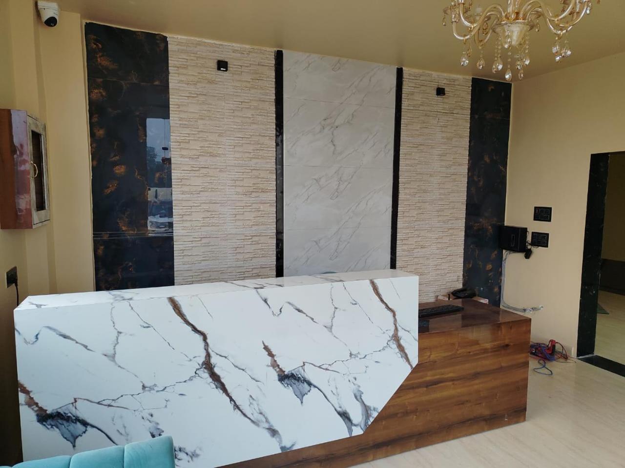 Bahraich The Velvet Sky Hotel & Resort מראה חיצוני תמונה